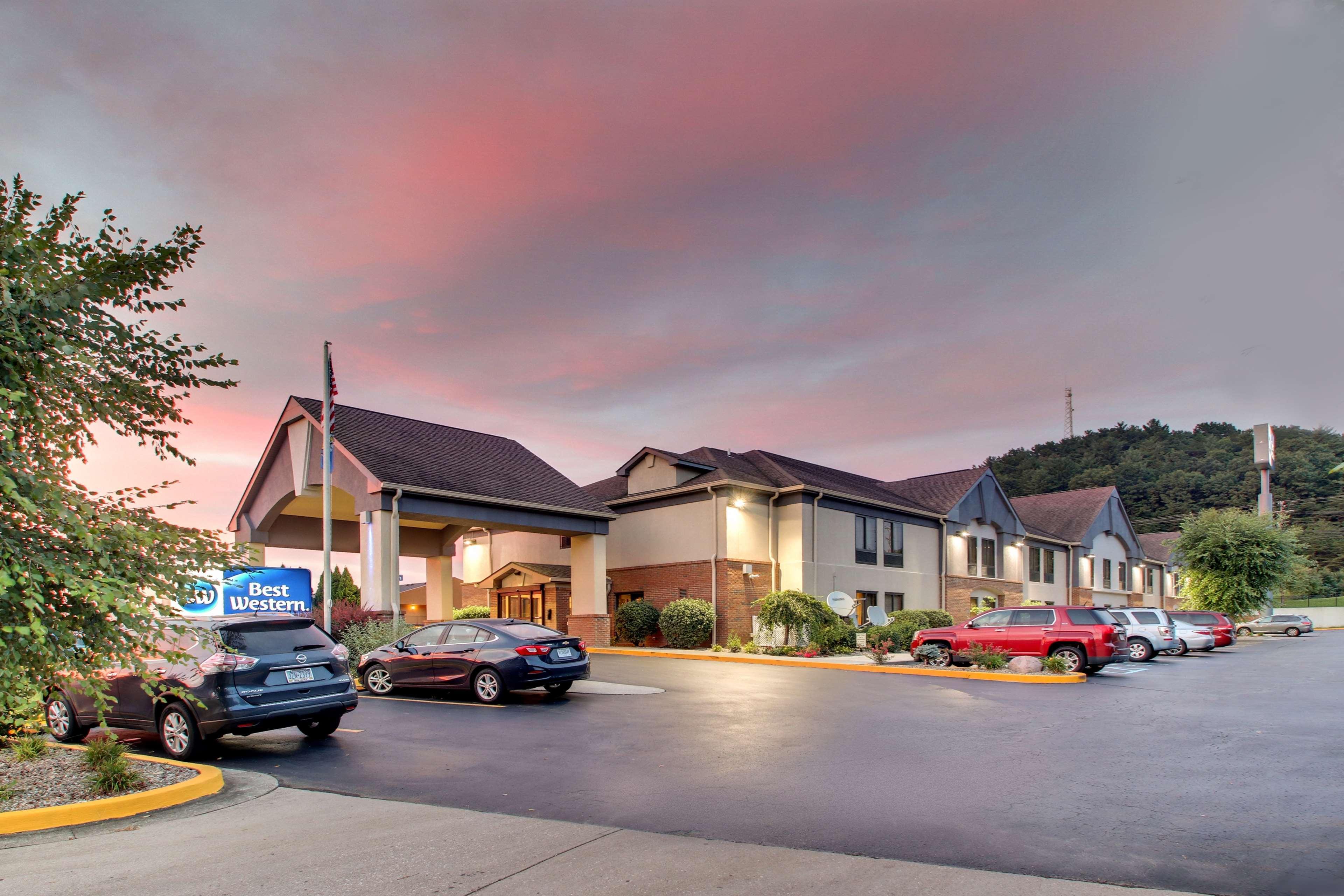 Best Western Eagles Inn Морхед Экстерьер фото