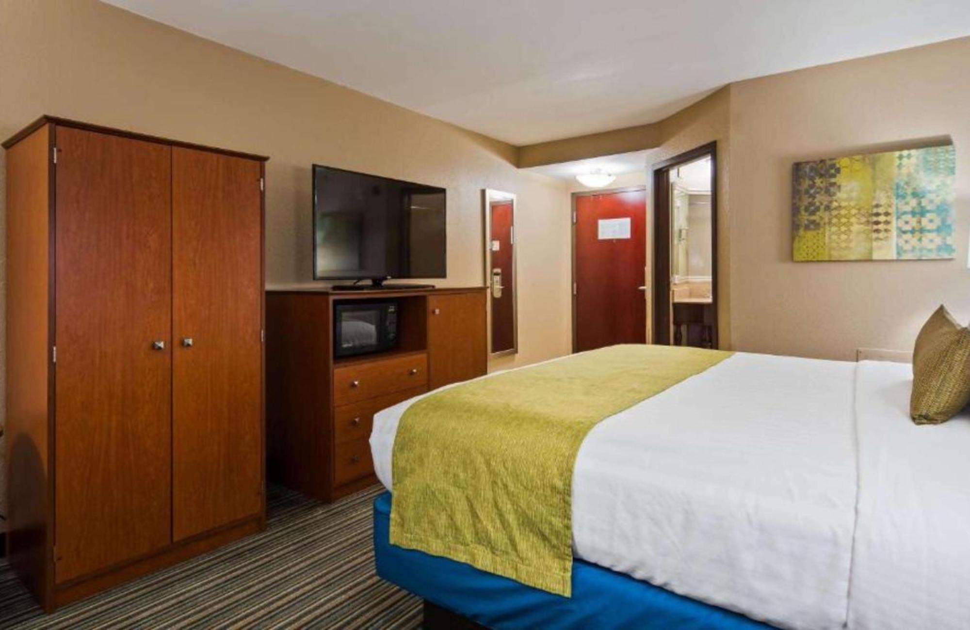 Best Western Eagles Inn Морхед Экстерьер фото